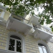 maler-wedel-hamburg-vorher-nachher-aussen-nachher-fassade-gelb-balkone