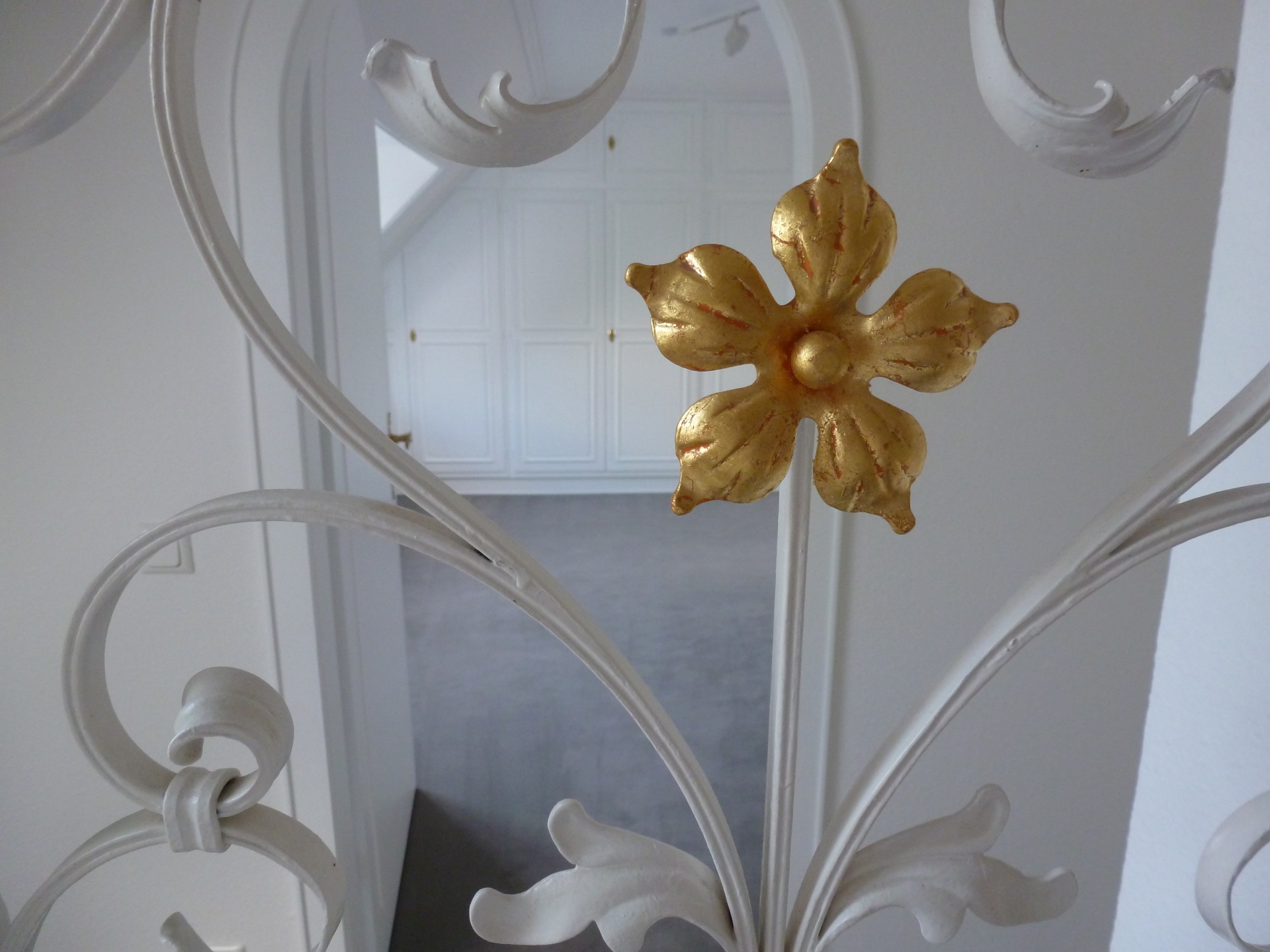 Maler-für-Wedel-und-Hamburg-Innenarbeiten-Blattgold-Blume